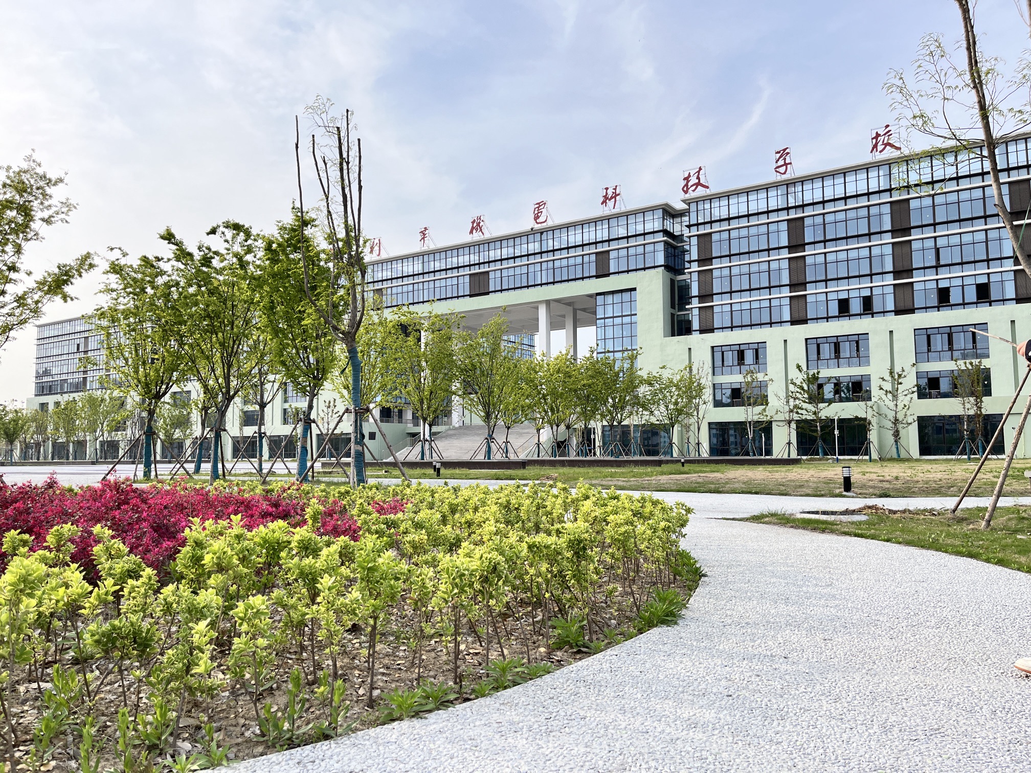 【京邦·專業(yè)擴(kuò)聲-舞臺燈光~錄播系統(tǒng)】安徽亳州市利辛機(jī)電科技學(xué)校